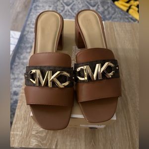 Michael Kors Izzy Mule in Brown leather